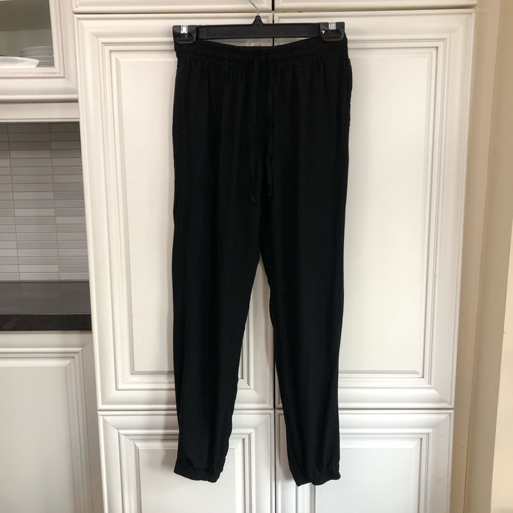 Uniqlo women’s very lightweight joggers
